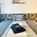 Apartman Om Moderne Wohnung, Wlan, Kueche, Bad In *