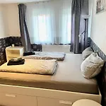 Apartman Om Moderne Wohnung, Wlan, Kueche, Bad In *