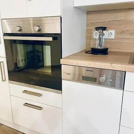 Om Moderne Mit Wlan, Geteiltem Bad Und Kueche In *